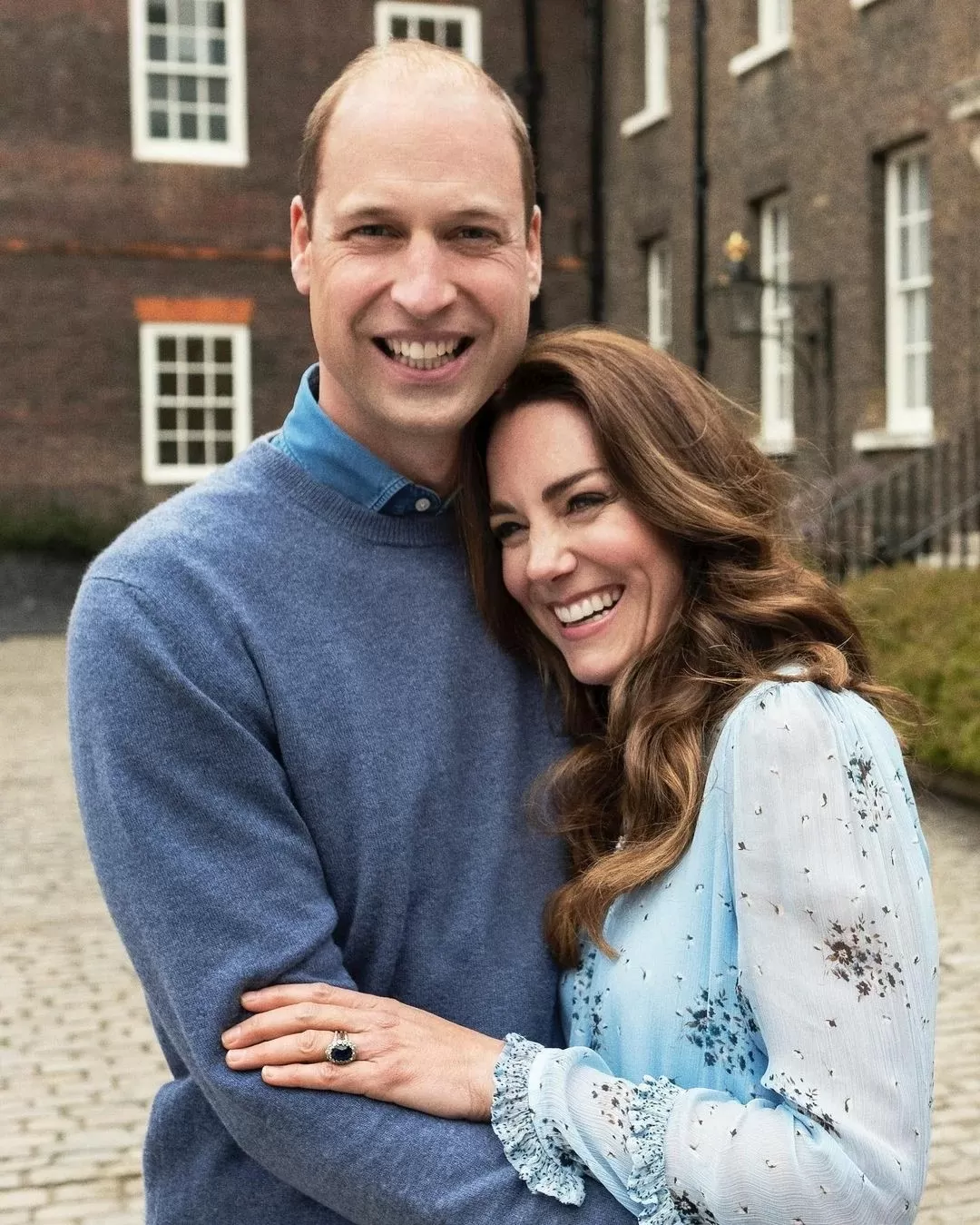 В официальном аккаунте Принца Уильяма и Кейт Миддлтон появились новые фото к годовщине свадьбы