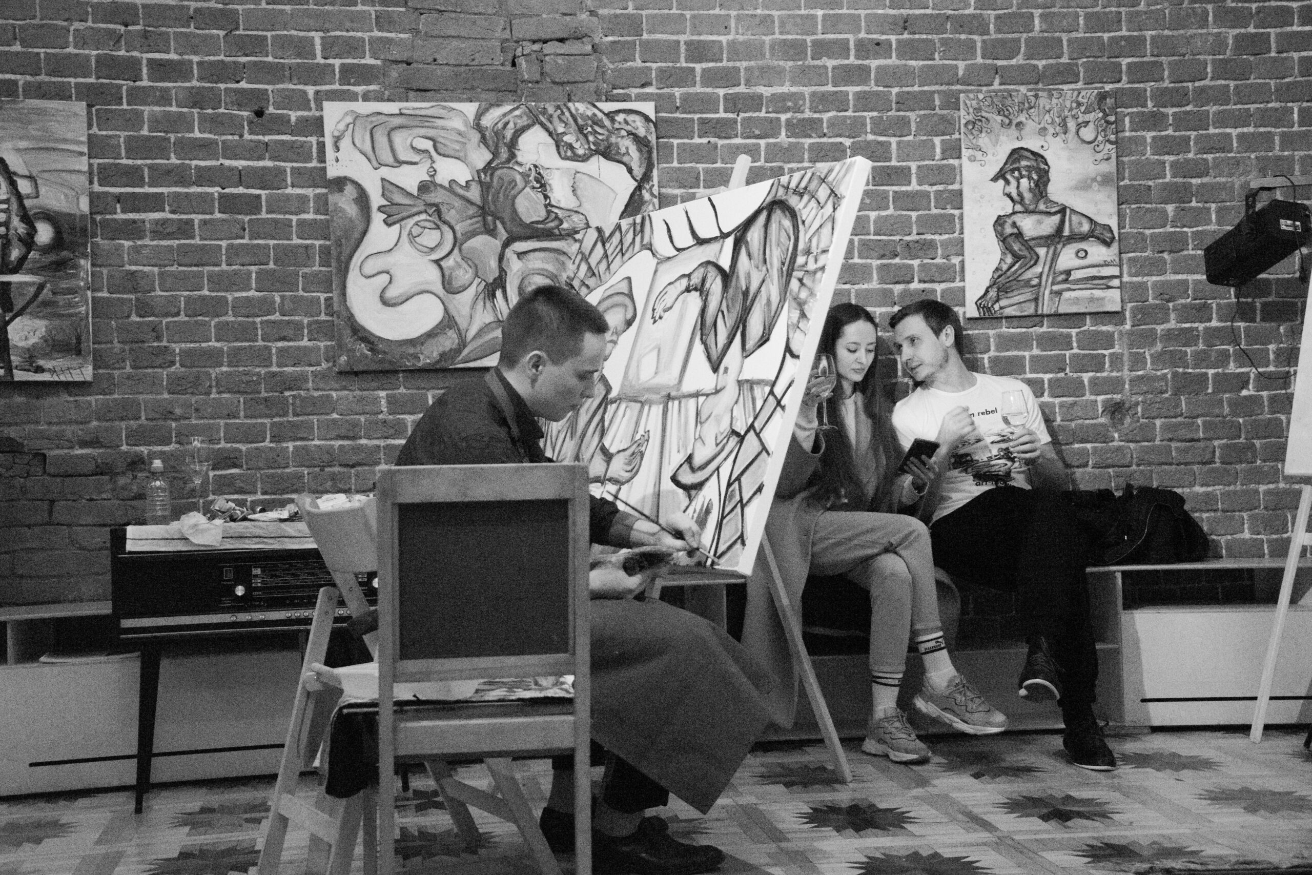 «Я нарисовал в центре холста круг и на скотч приклеил туда включённый секундомер»: художник Павел Климов о сюрреализме, преодолении страха и путях развития в арт-сфере