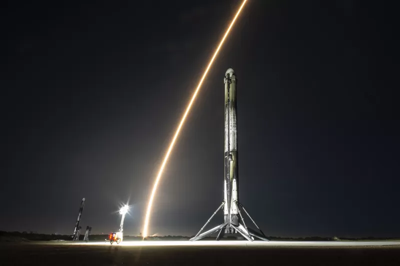 SpaceX x Jeff Koons: космический аппарат «Одиссей» со скульптурами на борту успешно достиг поверхности Луны